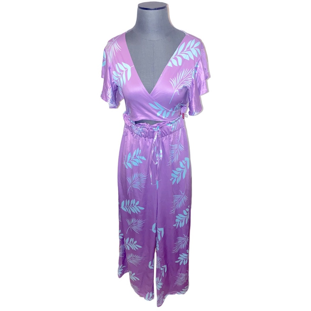 NWT Two-Piece Set great for vacation/lounge wear. Size L